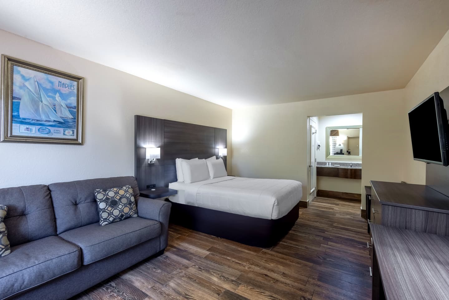 1 Queen Bed, Deluxe Room, Non-smoking at Staywell Hotel